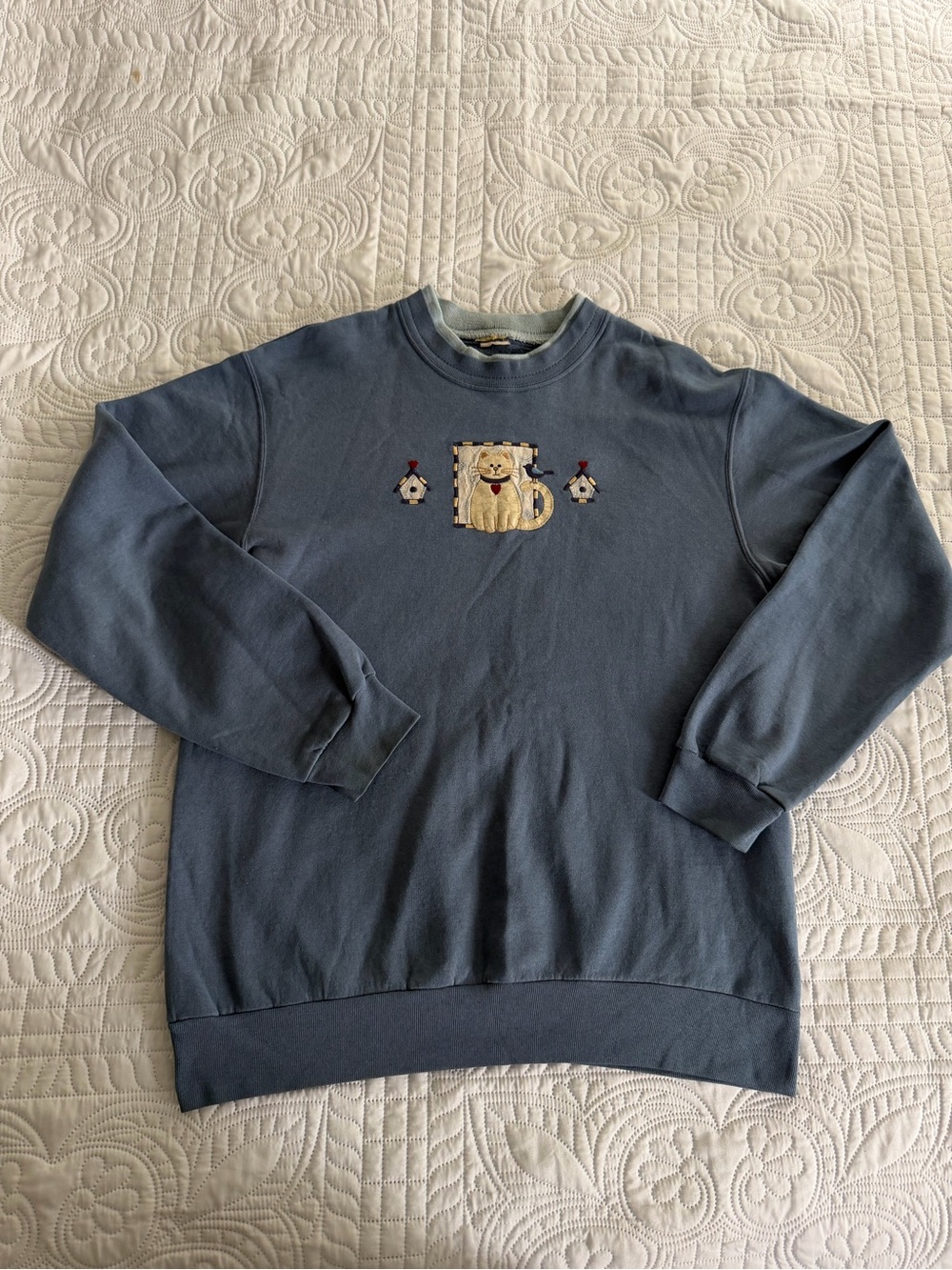 Vintage Grandmacore Blue Embroidered Cat & Birdhouse Crewneck Sweater Medium